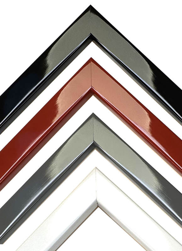 Frame with high-gloss lacquered surface, four colors to choose from. Simple, angular profile, strip 20 mm wide. Tailored to measure.