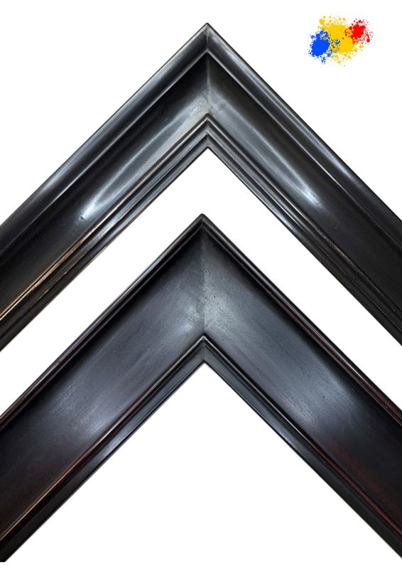 Full profiles in the classic style of the old, Dutch masters. Completely hand-golden in own workshop. Two profiles (62 and 72 mm wide) to choose from.  Tailored to measure.