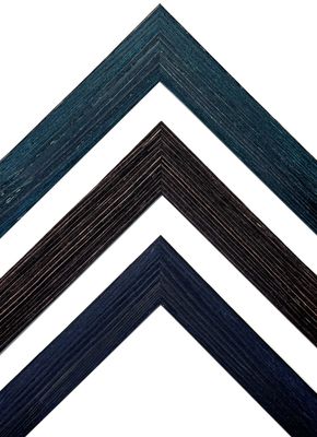 Country style picture frame with roughly textured surface made of solid spruce wood. Three bright colors to choose from. The strip is 30 mm wide and 17.5 mm deep. Tailored to measure.