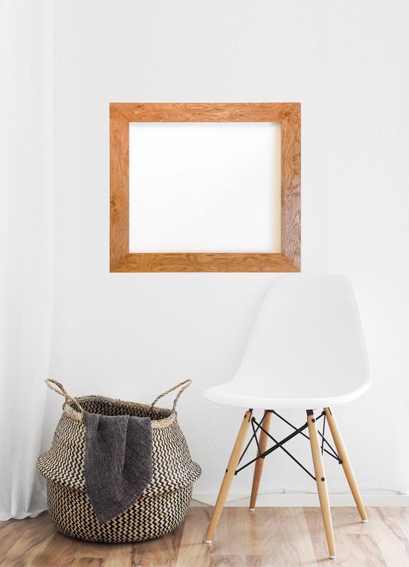 Bilderrahmen aus Kiefernholz, mit grob strukturiertem Eichenholz furniert. Passend für Bildgröße bis 63 x 73 cm