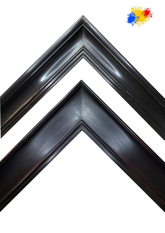 Full profiles in classic, Dutch style. Completely hand-founded and polished in own workshop. Two profiles (50 and 52 mm wide) to choose from. Tailored to measure.