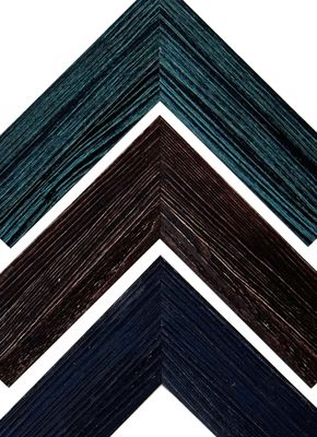 Country style picture frame with roughly textured surface made of solid spruce wood. Three bright colors to choose from. The strip is 30 mm wide and 17.5 mm deep. Tailored to measure.