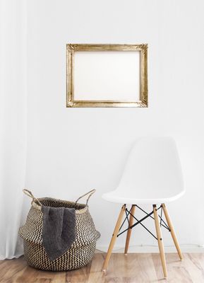 Vergolderrahmen, komplett versilbert mit Eckornamenten. Passend für Bildgröße bis 44 x 56,5 cm Vergolderrahmen, komplett versilbert mit Eckornamenten. Passend für Bildgröße bis 44 x 56,5 cm