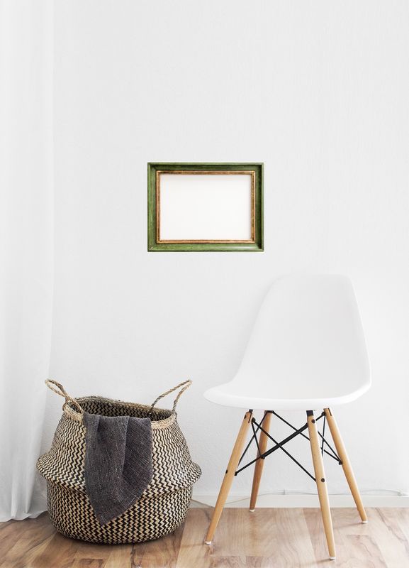 Klassischer Bilderrahmen, teilvergoldet, verziert. Passend für Bildgröße 22,6 x 31,0 cm Klassischer Bilderrahmen, teilvergoldet, verziert. Passend für Bildgröße 22,6 x 31,0 cm