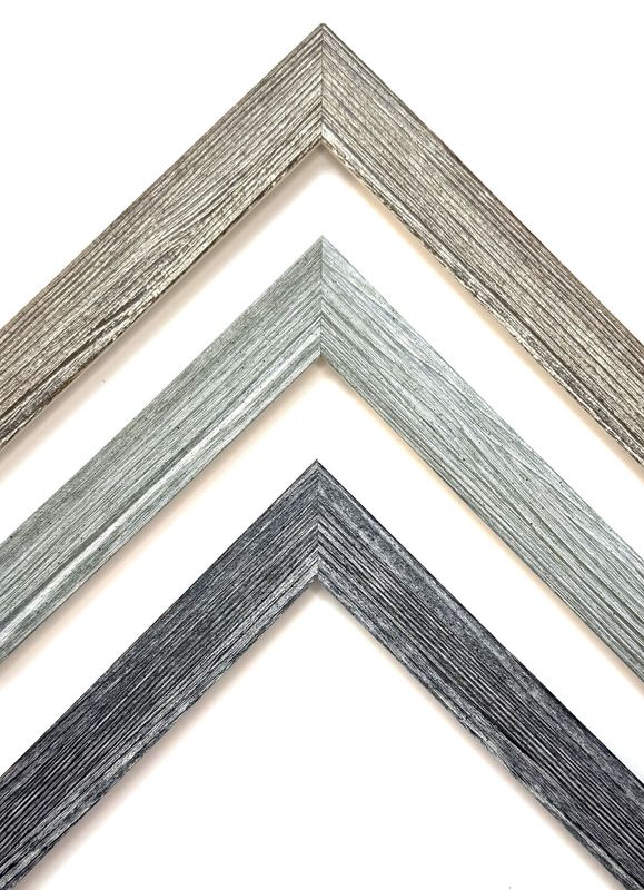 Country style picture frame with roughly textured surface made of solid spruce wood. Three bright colors to choose from. The strip is 30 mm wide and 17.5 mm deep. Tailored to measure.