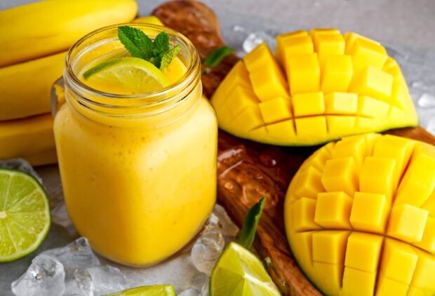 Smoothie tropical (mango, pineapple, banana)
