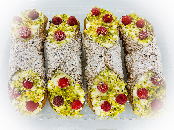 Cannoli L size set (4 classic with raspberries and pistachios)