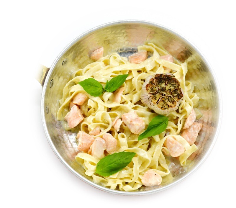 Pasta with salmon in white wine-cream sauce