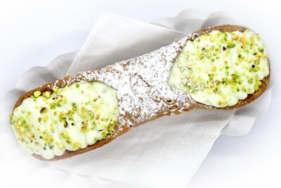 Cannoli XXL size with classic cream and pistachios