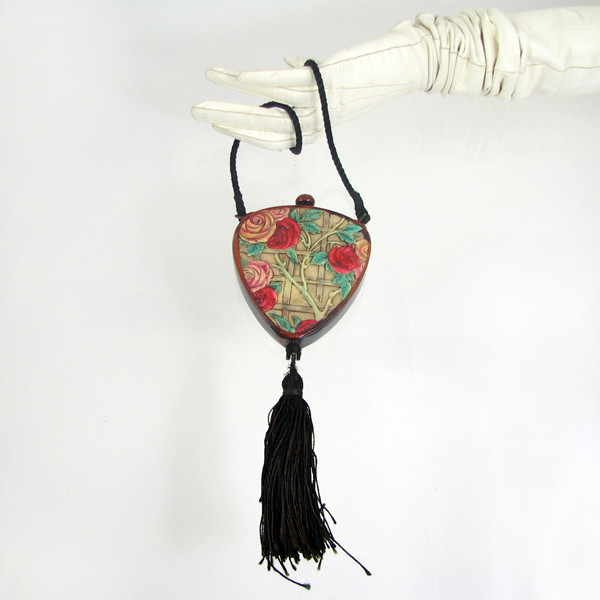 Antique Tassel Compact Purse