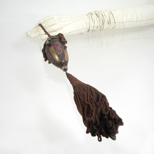 Antique Tassel Compact Purse