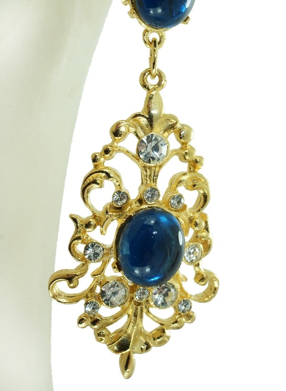 Sapphire cabochon and crystal earrings
