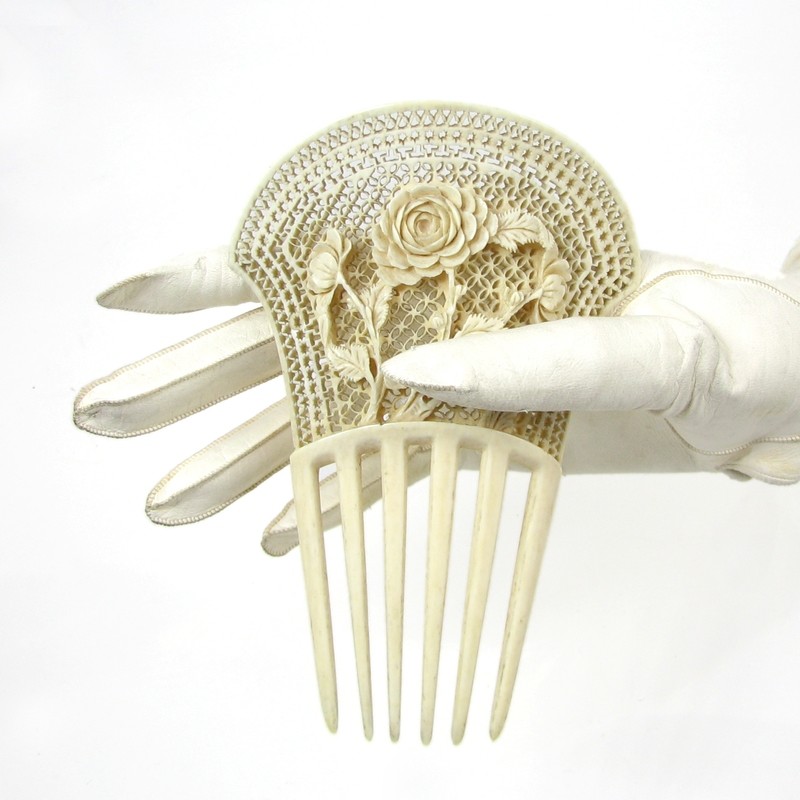 Antique Haircomb no 2