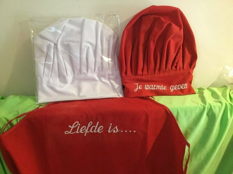 Koksmuts en bijpassende schort (personaliseerbaar) Koksmuts en bijpassende schort (personaliseerbaar)