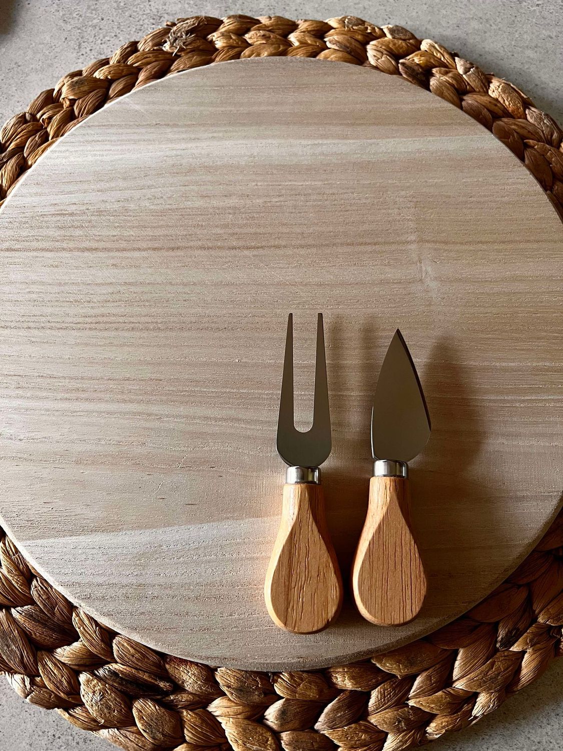 PAYNESVILLE - Resin Cheese board and cheese knifes - 18th Of June - 12 -2 @ PAYNESVILLE NEIGHBOURHOOD CENTER