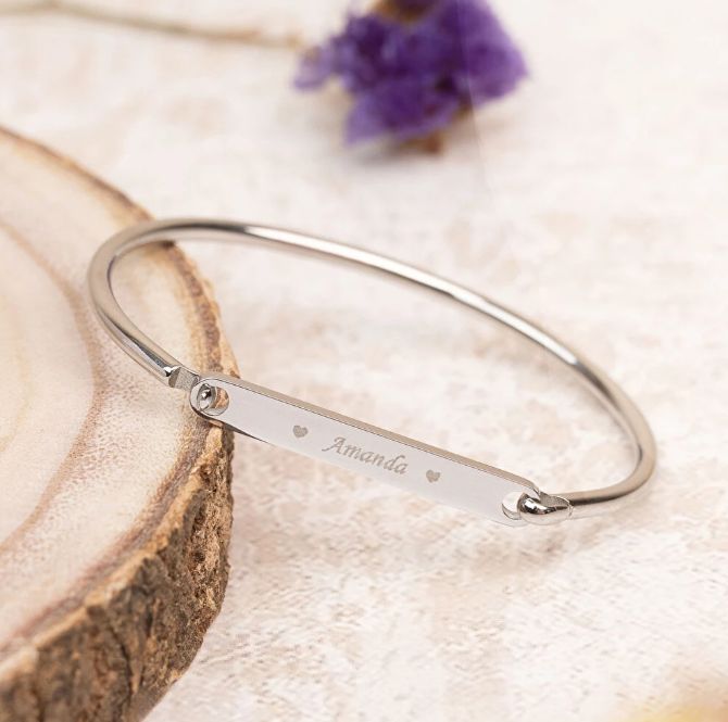 Pulsera rígida grabada