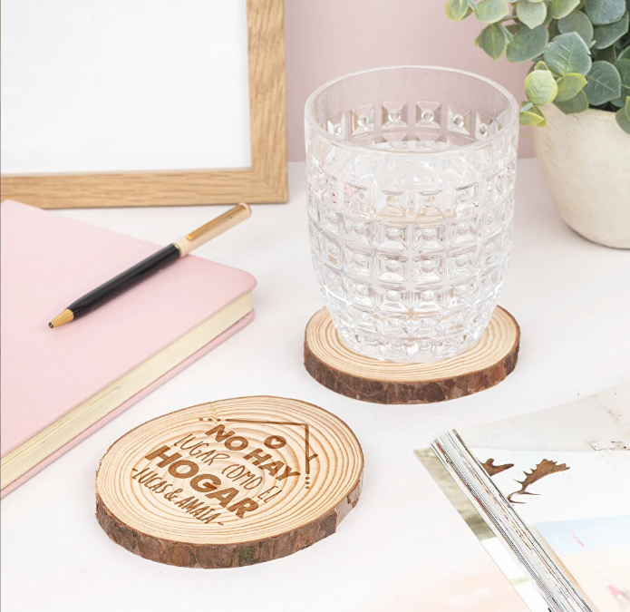 Set de 4 posavasos personalizados de madera natural Set de 4 posavasos personalizados de madera natural