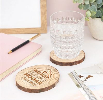Set de 4 posavasos personalizados de madera natural Set de 4 posavasos personalizados de madera natural