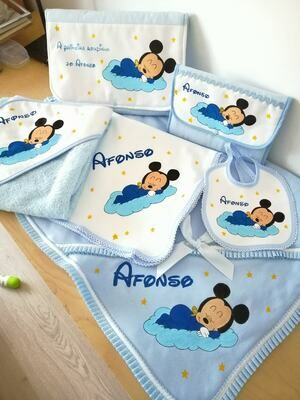 Conjunto  mickey na nuvem