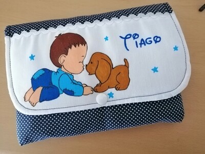 Porta documentos menino a brincar com cão Porta documentos menino a brincar com cão