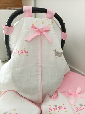 Fralda ovo nome e coroa bordada Fralda ovo nome e coroa bordada