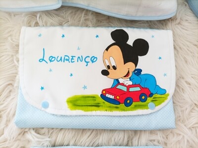 Muda fraldas mickey com carrinho (A)