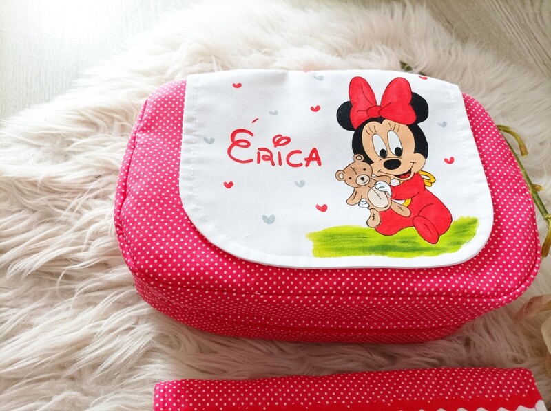 Minnie (L)