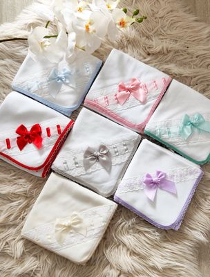 Fralda com bordado inglês e laço Fralda com bordado inglês e laço