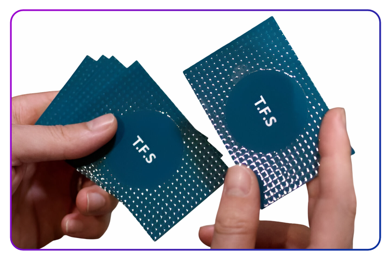 Tarjeta  con reserva UV en relieve - 1000 ud.