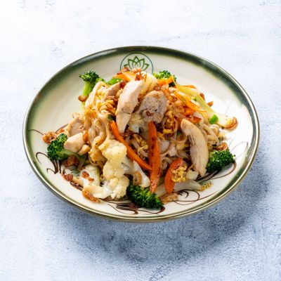 (PHO XAO) Wok Fried Noodle With Chicken