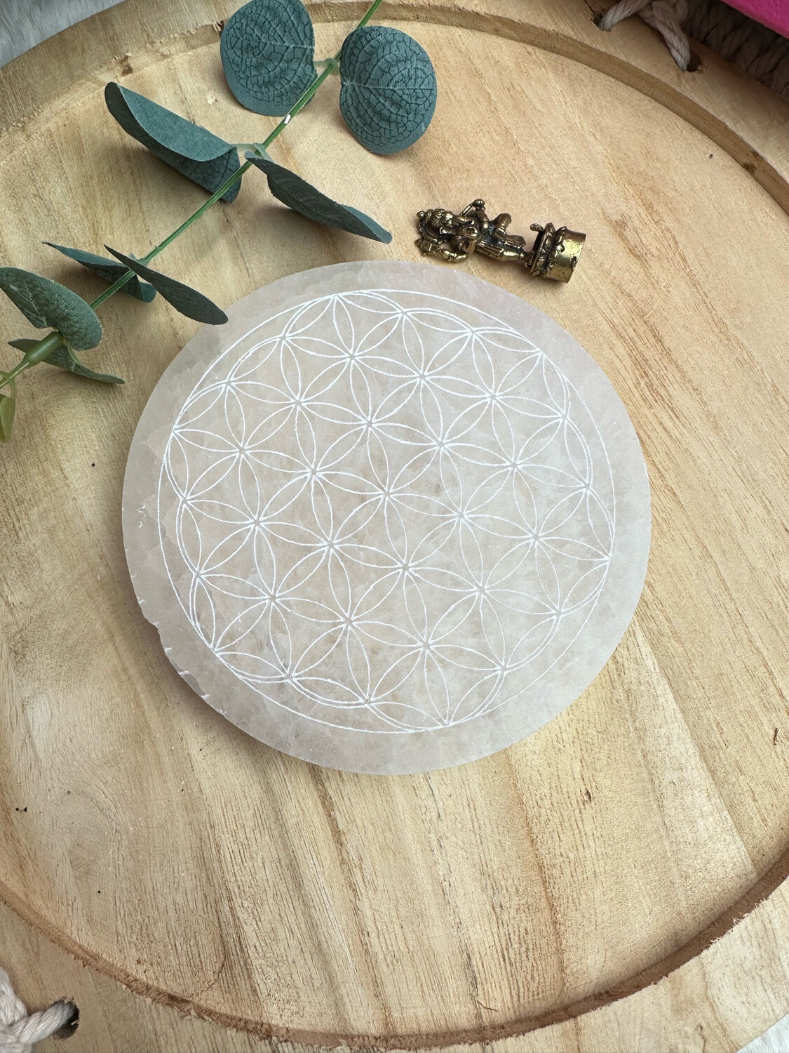 Plaque de sélénite avec fleur de vie 10cm