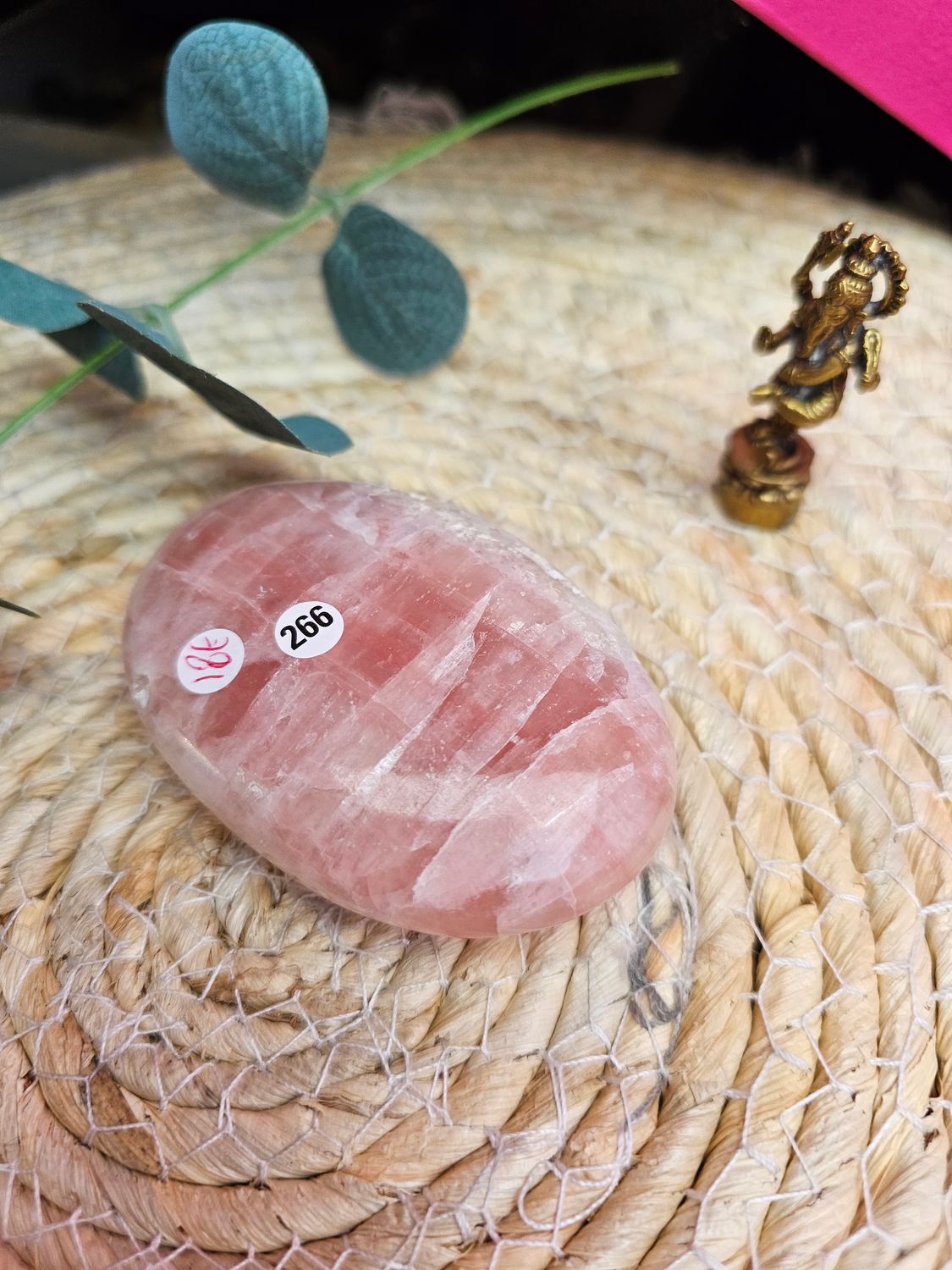 Galet en calcite rose n 266