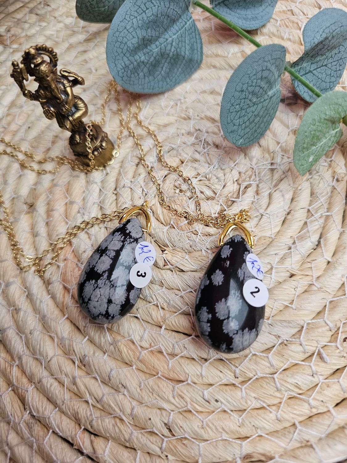 Collier avec pendentif en obsidienne flocon de neige n°2 ou n°3