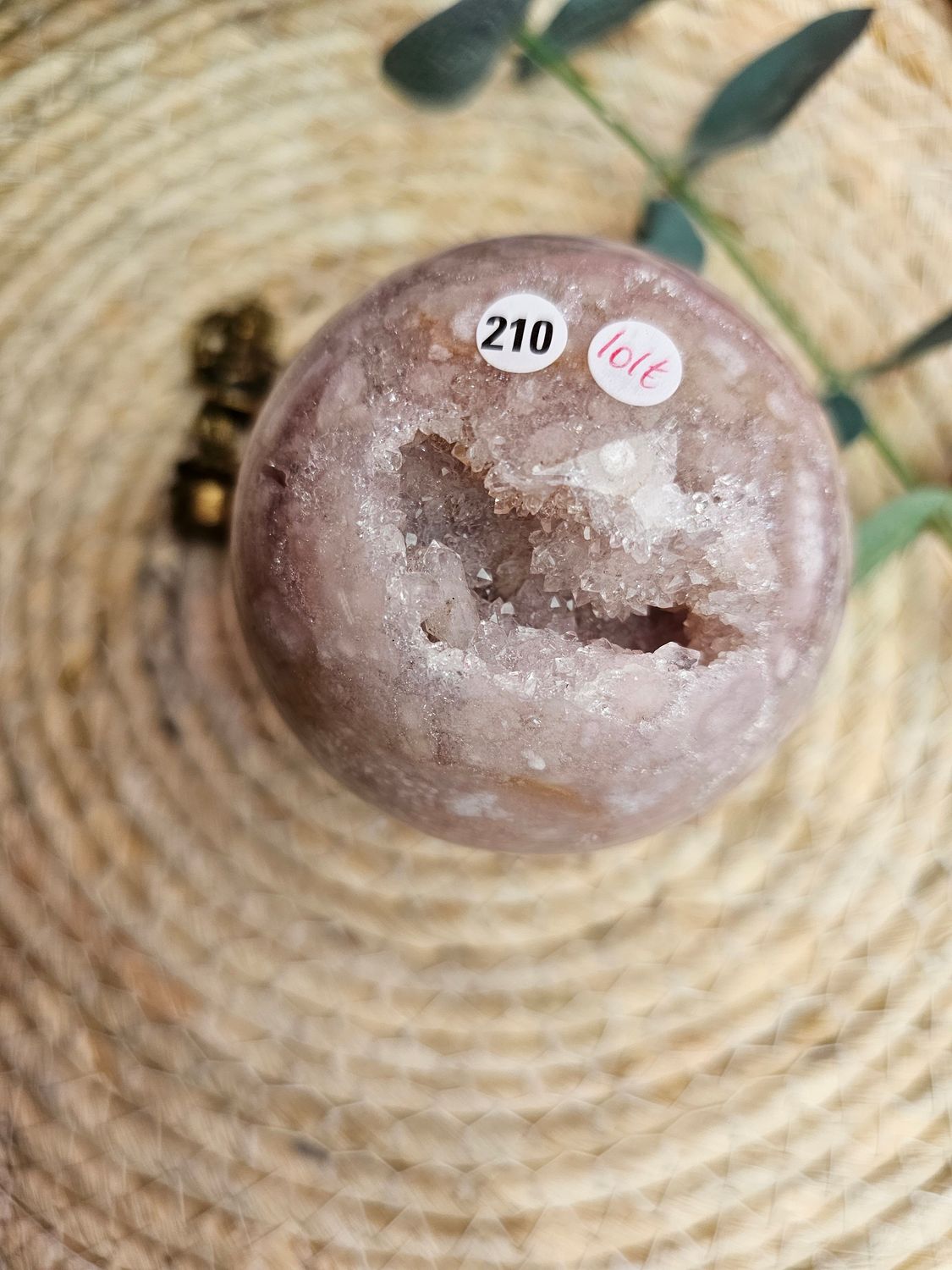 Sphère en améthyste rose n 210