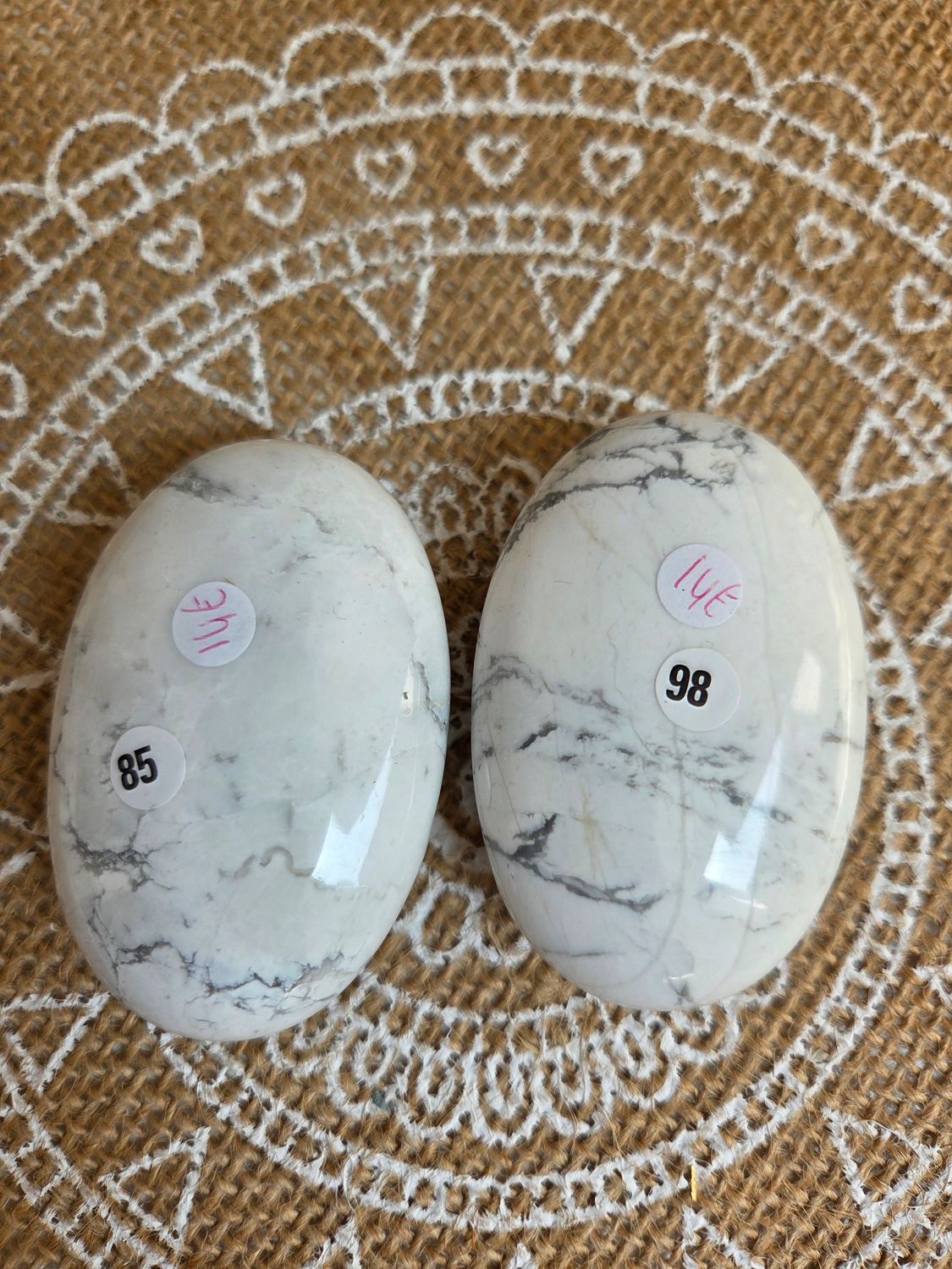 Galet en howlite n°85 ou 86