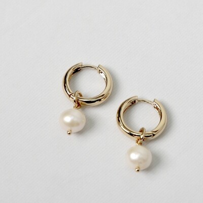 ​PEARL HOOP EARRINGS-GOLD