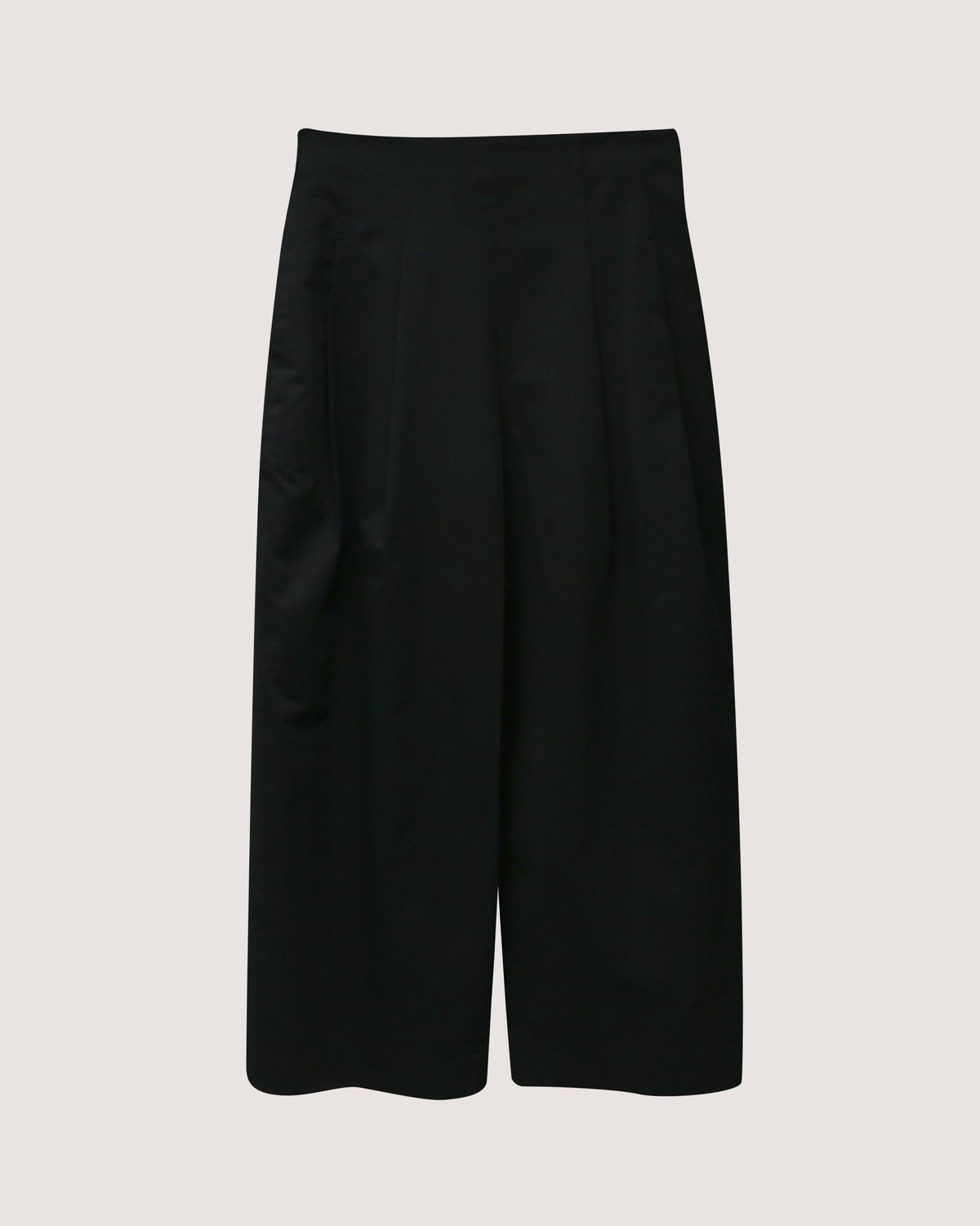 PLEATED FRONT PANTS - BLACK