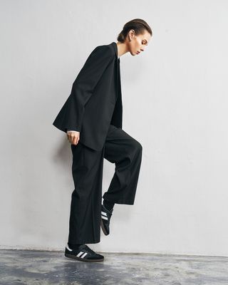 BUTTON DETAILED STRAIGHT CUT PANTS - BLACK