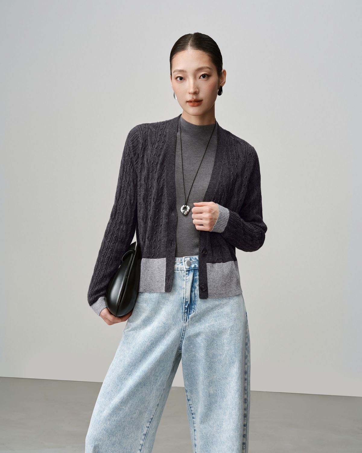 CABLE-KNIT CARDIGAN - DK CHARCOAL