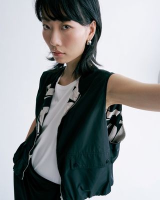 GEOMETRIC PRINT REVERSIBLE VEST - BLACK/ PRINT