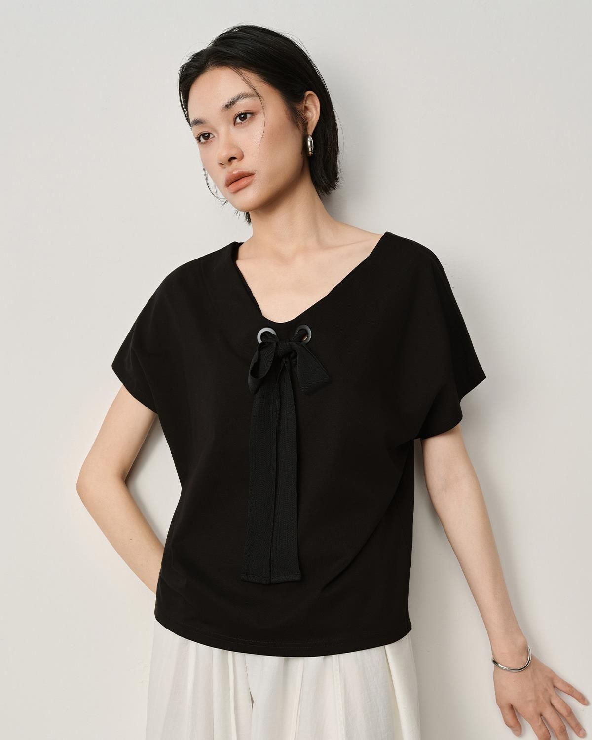 RIBBON DETAILED T-SHIRT - BLACK