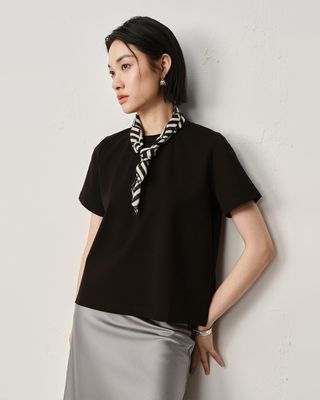 PRINTED SCARF T-SHIRT - BLACK/ (EGGSHELL/ BLACK)