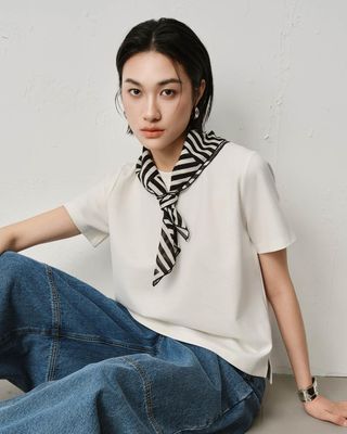PRINTED SCARF T-SHIRT - EGGSHELL/ (EGGSHELL/ BLACK)