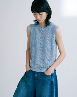 LINEN BLEND KNITTED VEST - SKY/ NAVY