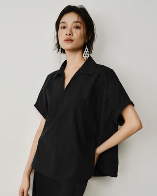 FLORAL EMBROIDERED SHIRT - BLACK/ BLACK