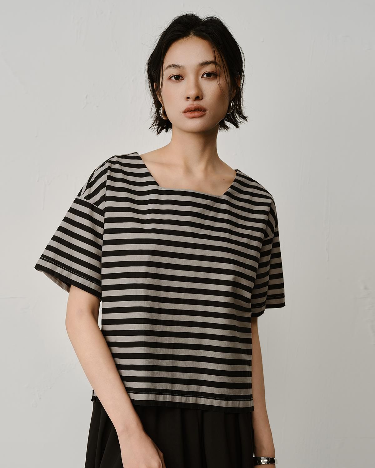 STRIPED SHORT SLEEVES TOP - BLACK/DOLPHIN