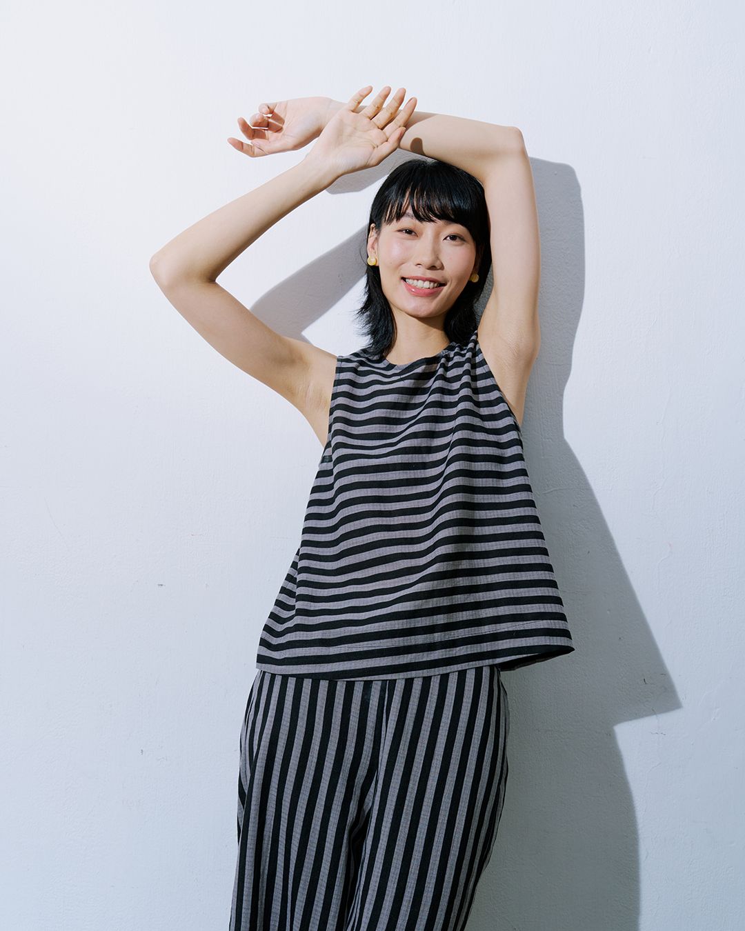 STRIPED  VEST - BLACK/DOLPHIN