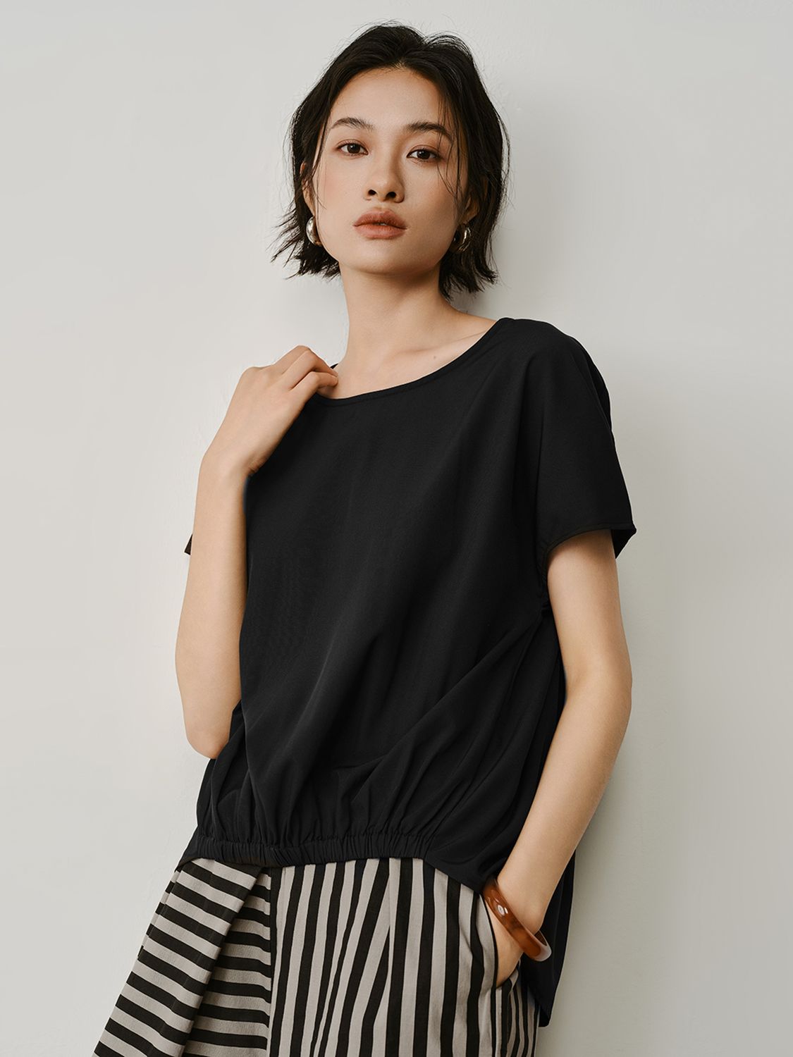 HIGH LOW HEM TOP - BLACK