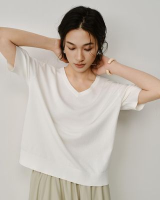 RIBBED HEM BACK SLIT TOP - EGGSHELL / WHEAT