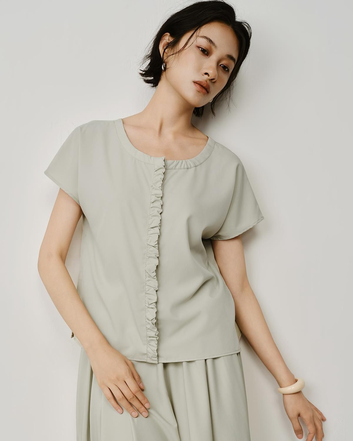 GATHERED DETAILED BOXY TOP - PORCELAIN